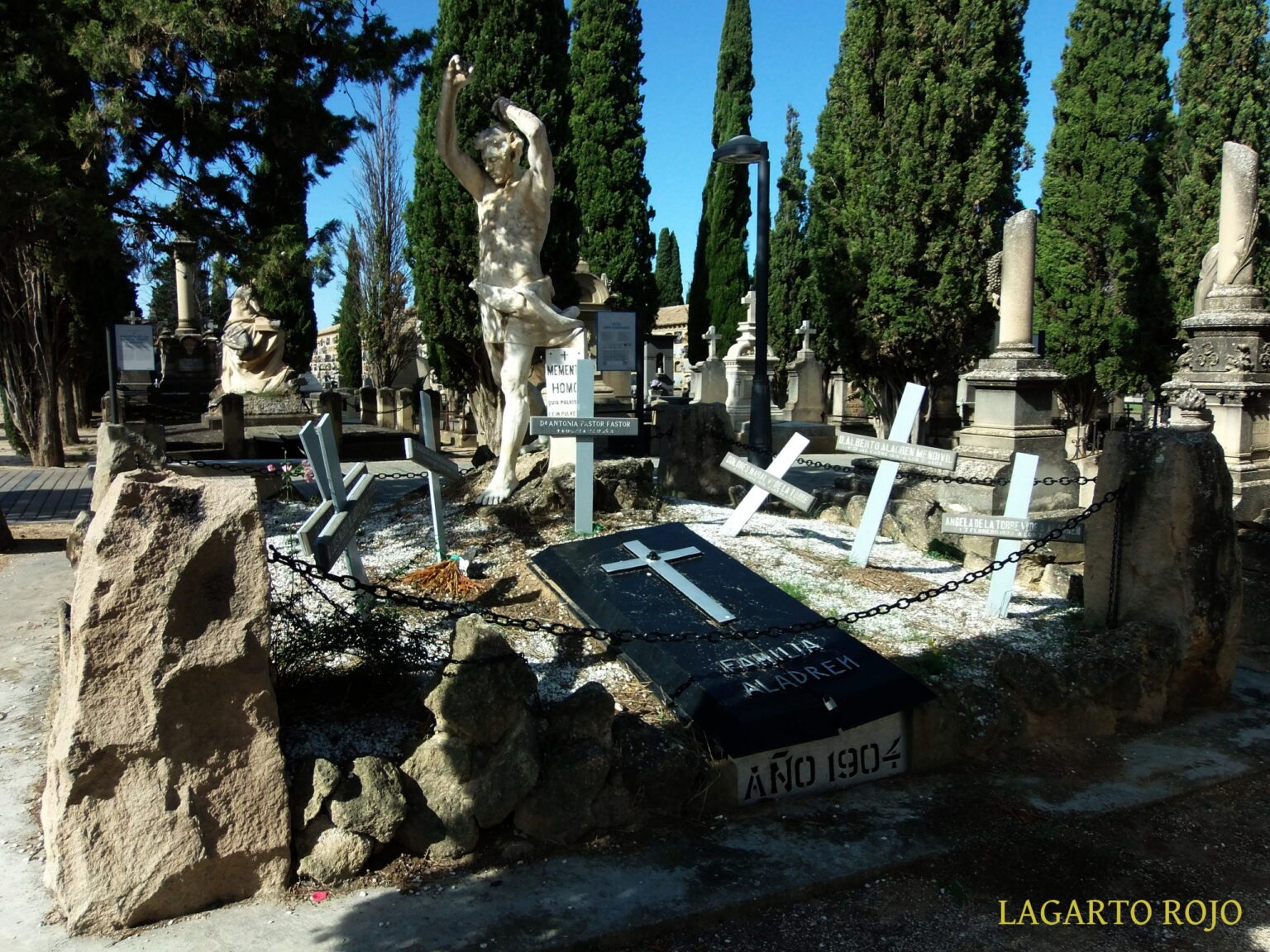 Antigua Capilla Del Cementerio , Zaragoza - Horarios De Misas